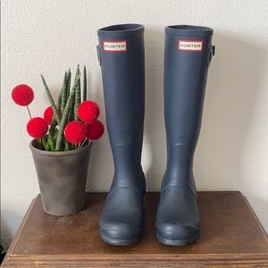Navy Blue Original Tall Hunter Rainboot includes blue tall hunter socks